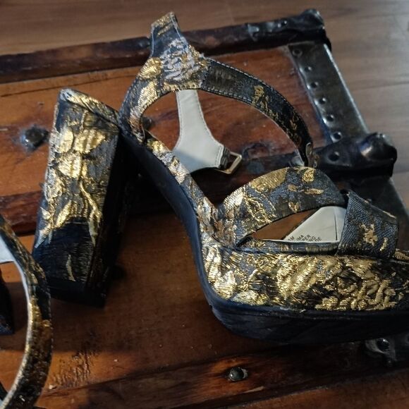 Anne Klein Gold Lalima  Rose Brocade Sandals - Picture 8 of 15